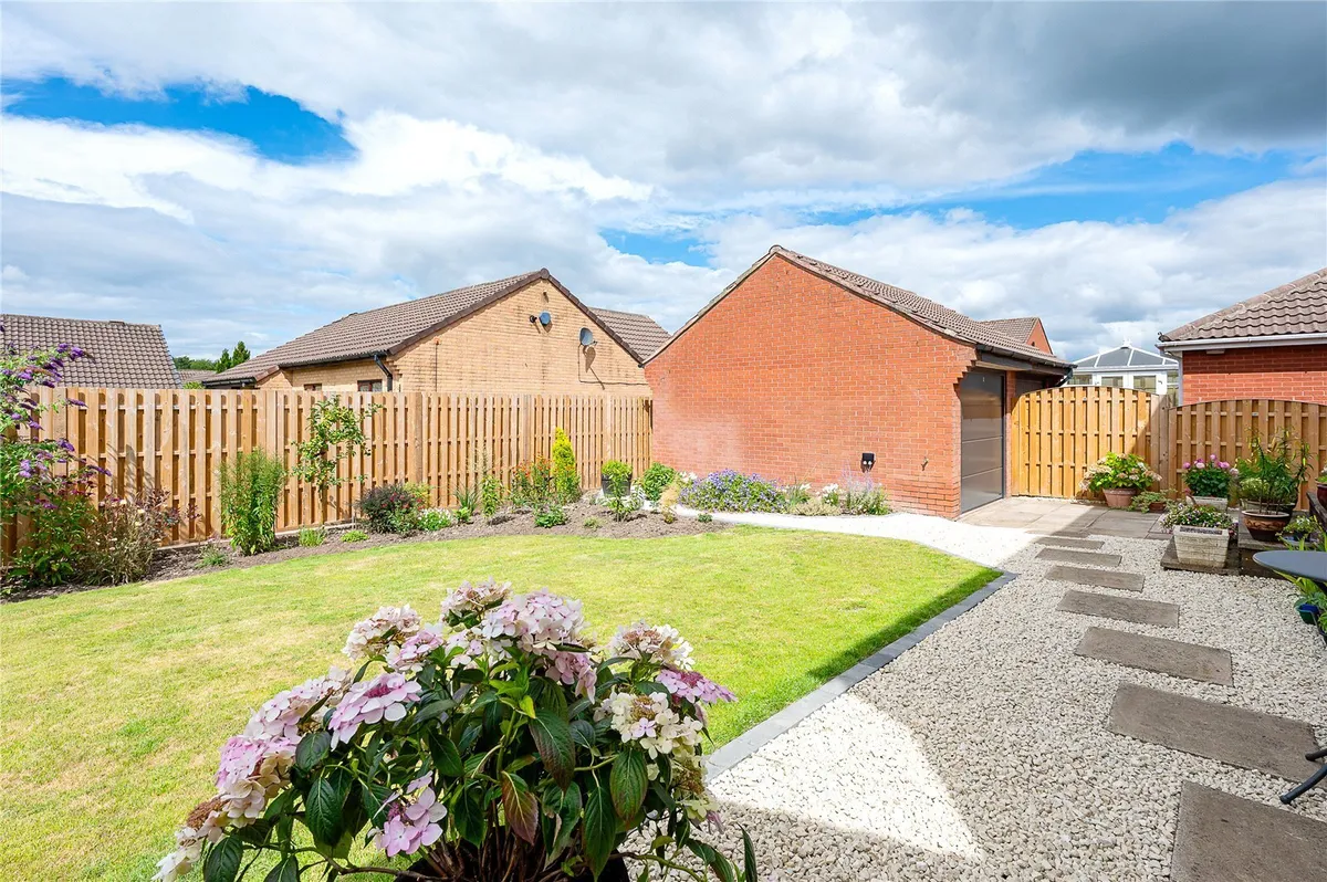 Rochester Wynd, Leeds, LS17