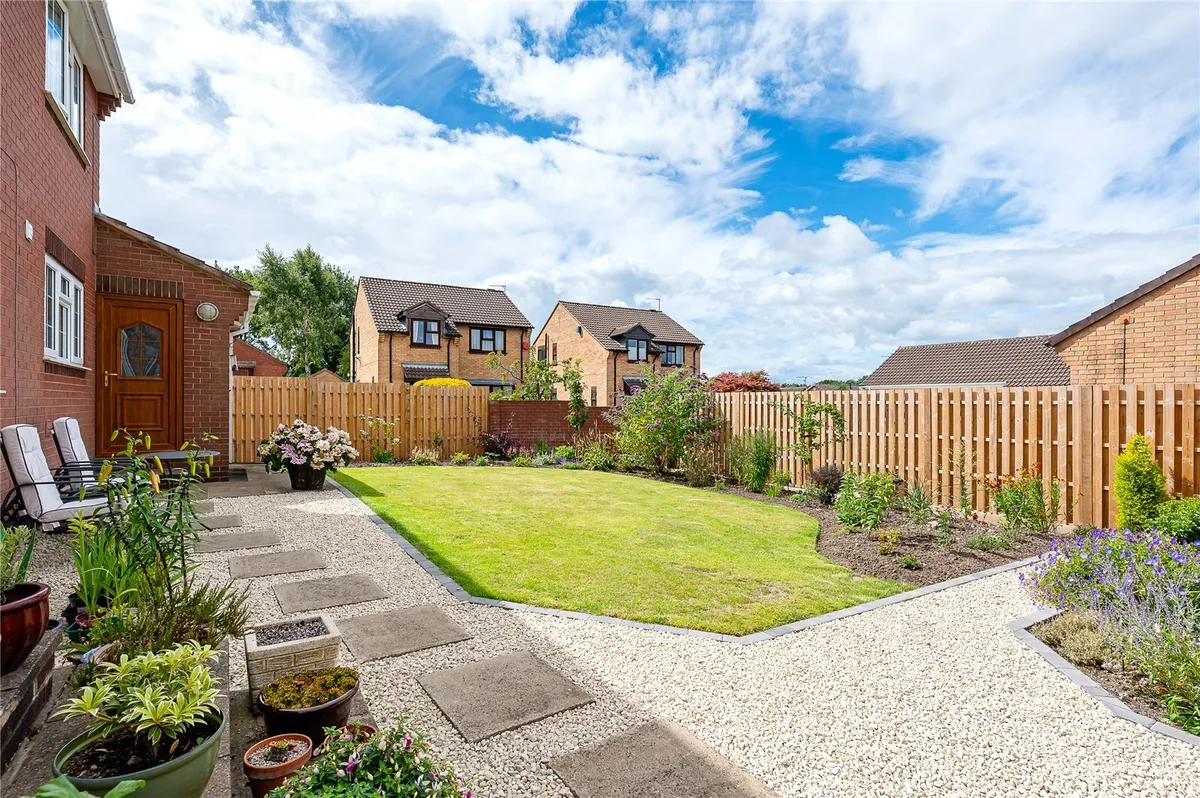 Rochester Wynd, Leeds, LS17