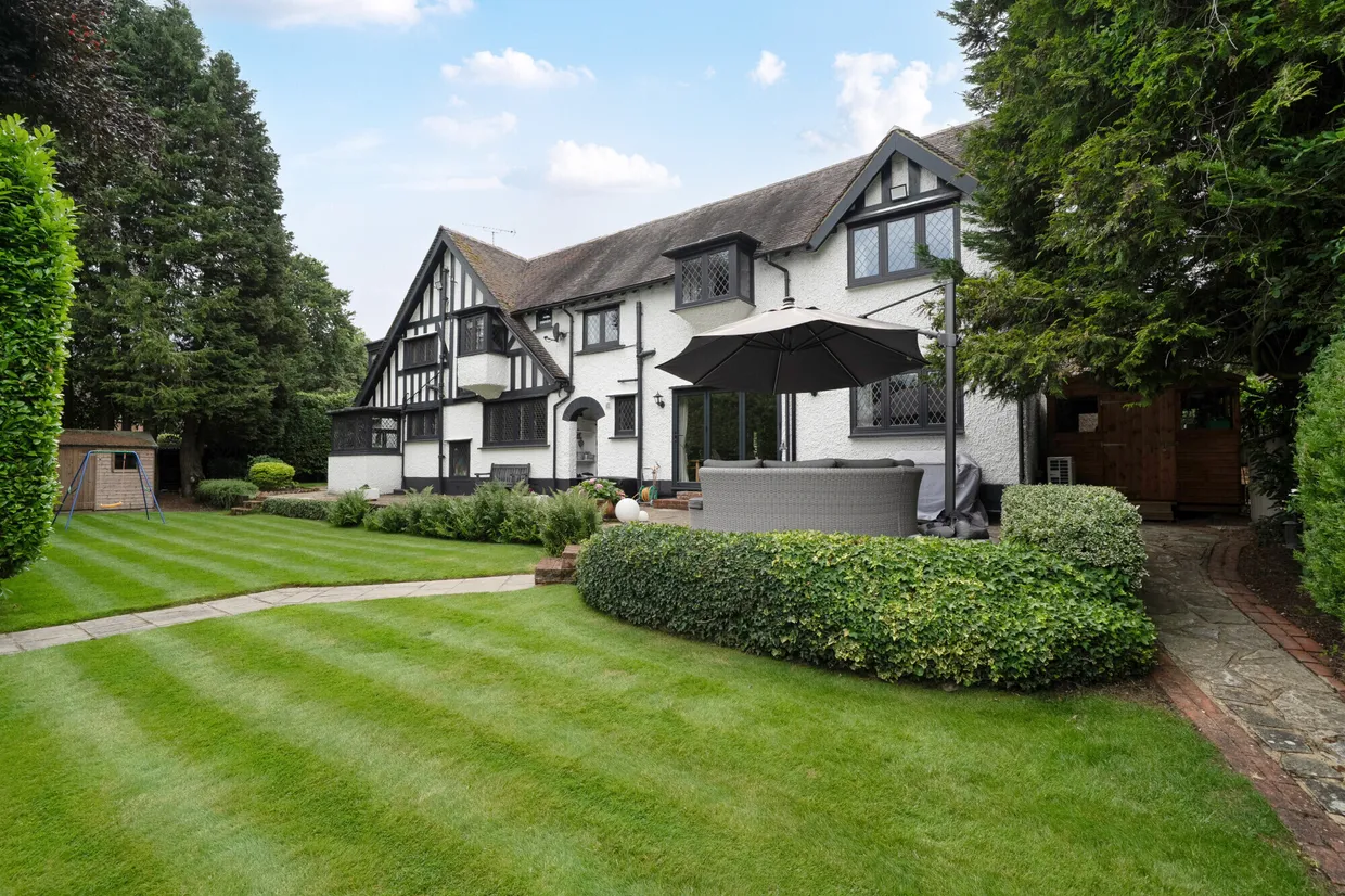 The Avenue, Farnham Common, SL2 photo 2