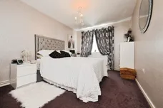 Five Acres, Harlow