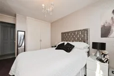 Five Acres, Harlow