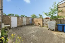 Five Acres, Harlow