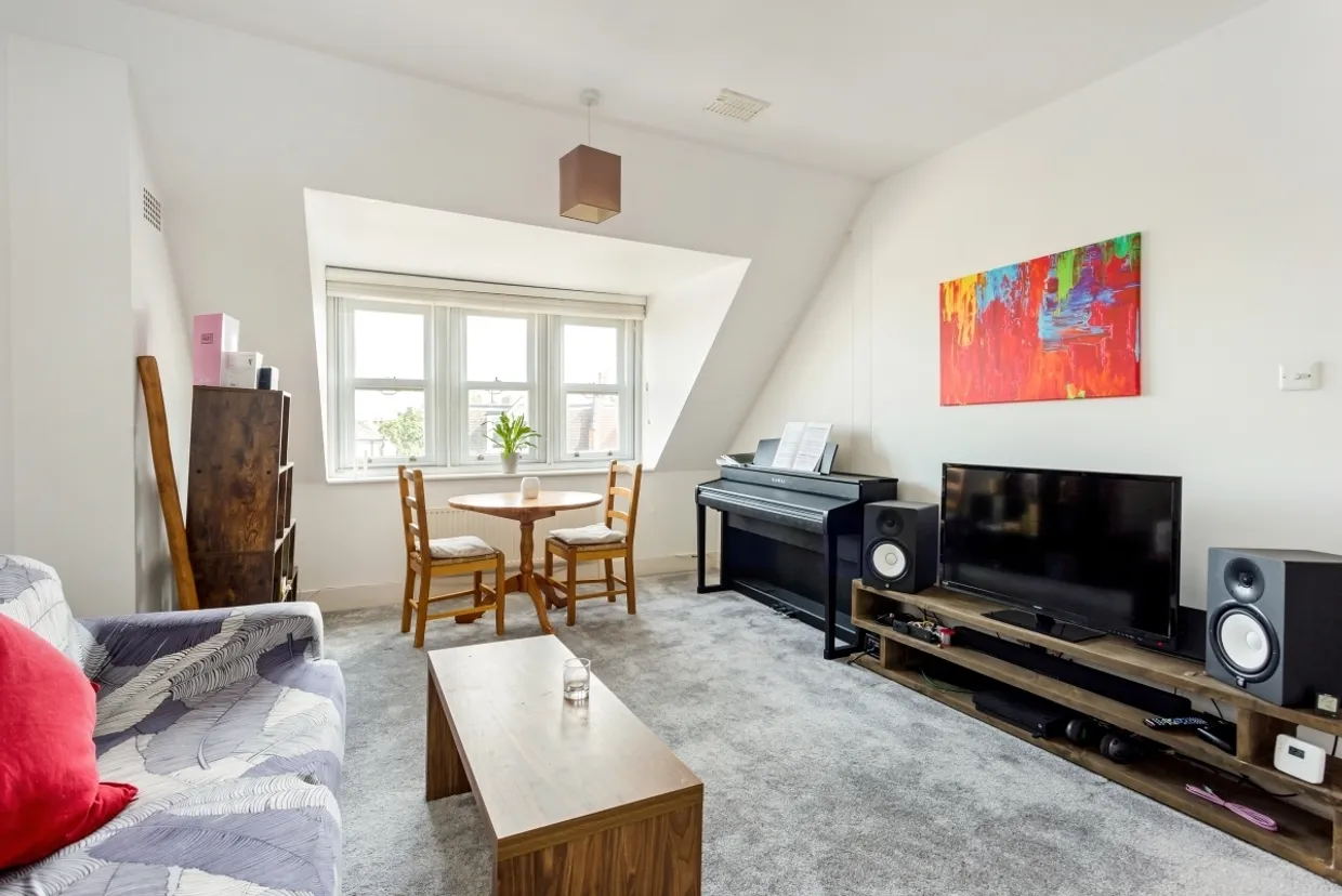 Hillfield Avenue London N8 photo 2