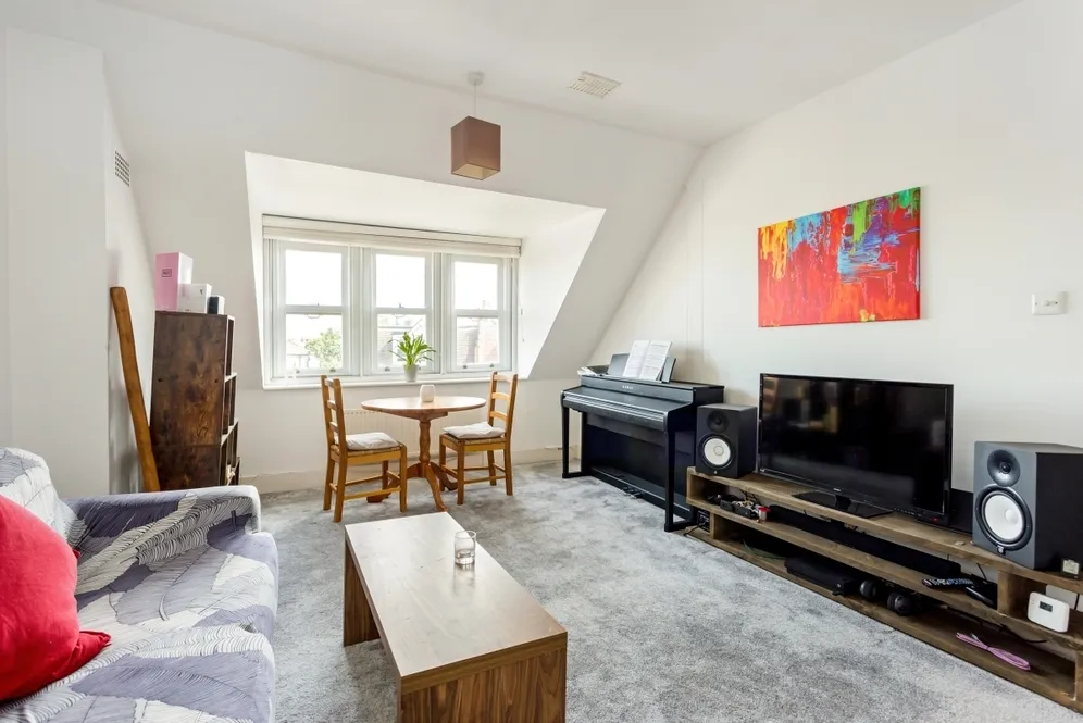 Hillfield Avenue London N8 photo 2