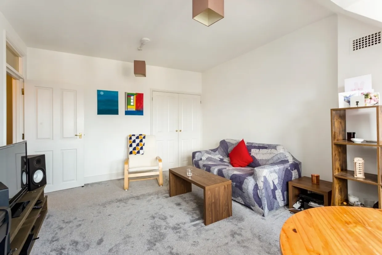 Hillfield Avenue London N8 photo 3