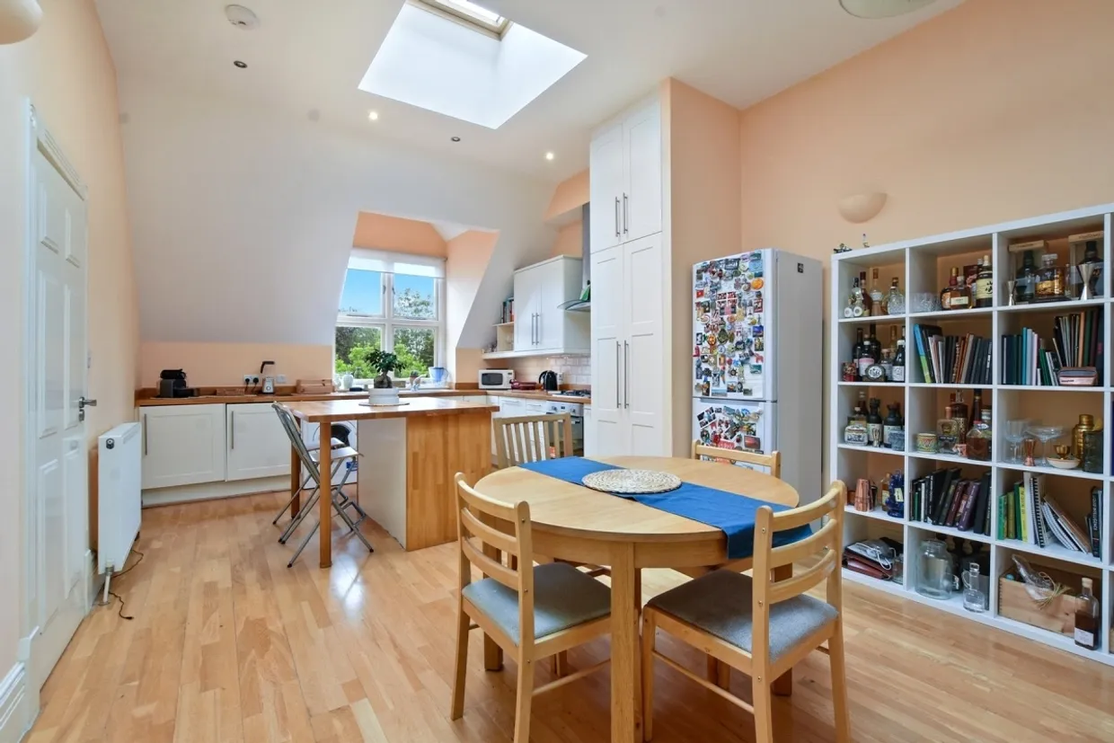 Mapesbury Road London NW2 photo 2