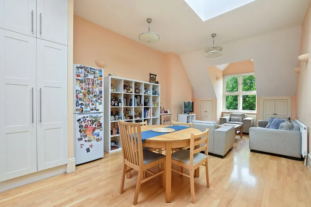 Mapesbury Road London NW2 photo 3