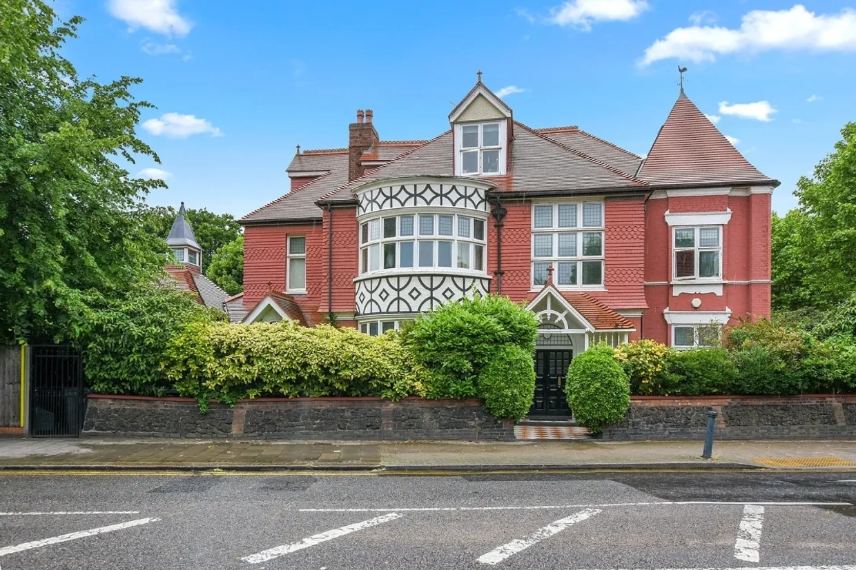 Mapesbury Road London NW2 photo 4