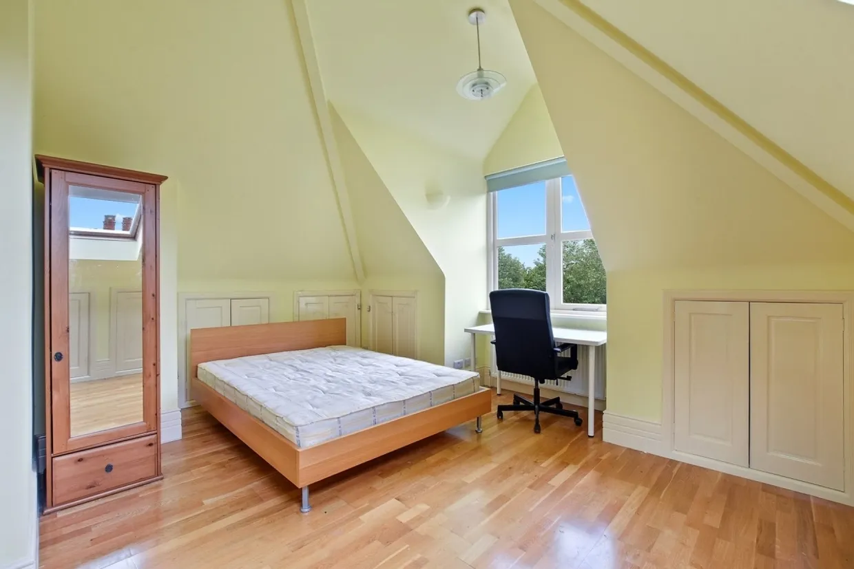 Mapesbury Road London NW2 photo 5
