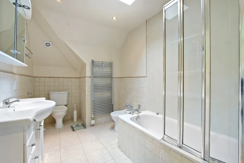 Mapesbury Road London NW2 photo 6