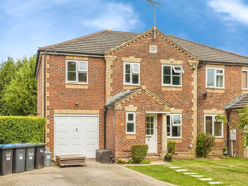 Robin Road, Burgess Hillphoto