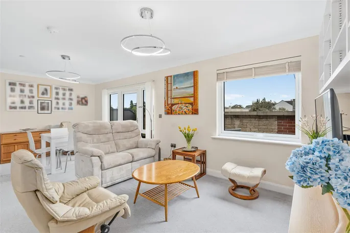 Property carousel image 4