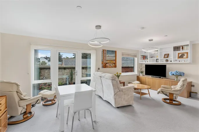 Property carousel image 6