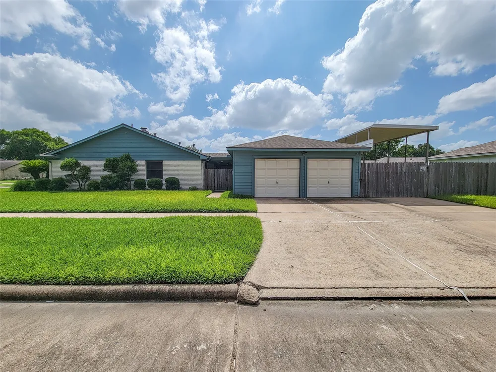 9202 Benning Dr, Houston, TX 77031