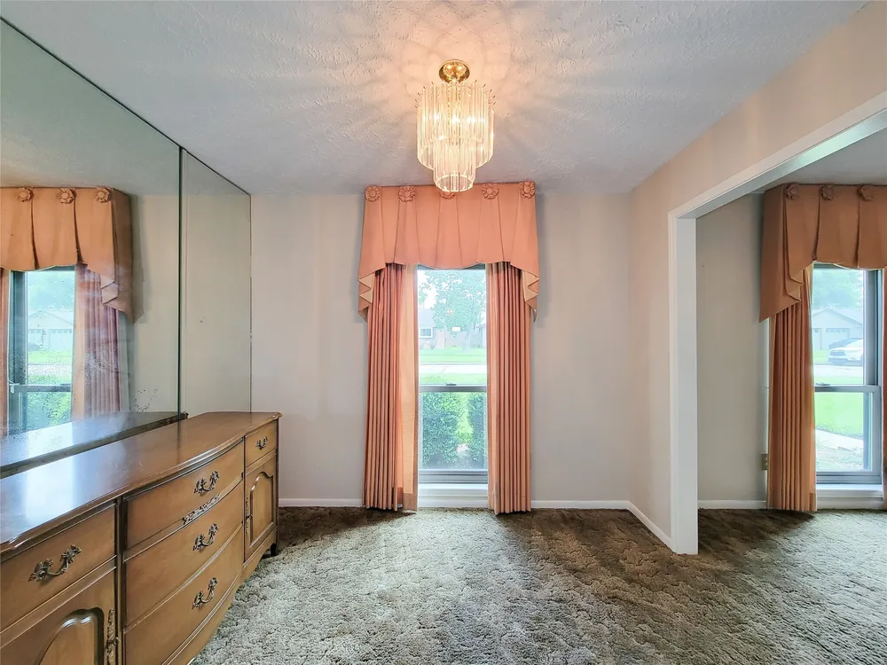 9202 Benning Dr, Houston, TX 77031