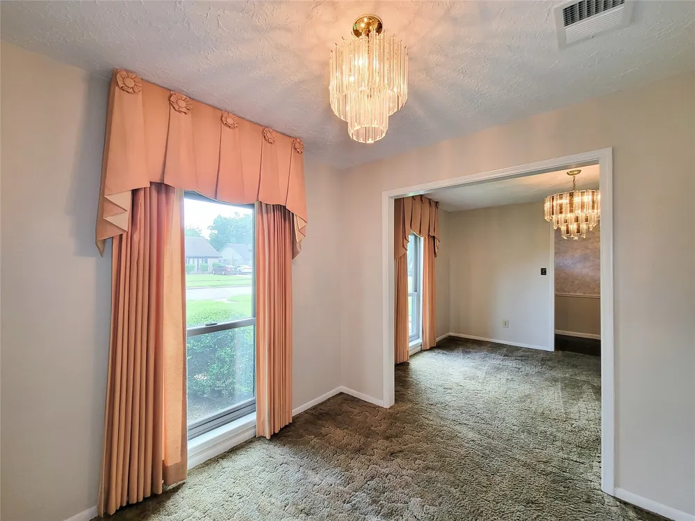 9202 Benning Dr, Houston, TX 77031