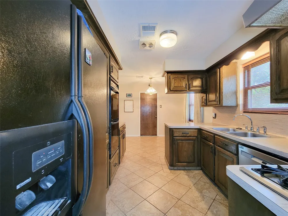 9202 Benning Dr, Houston, TX 77031
