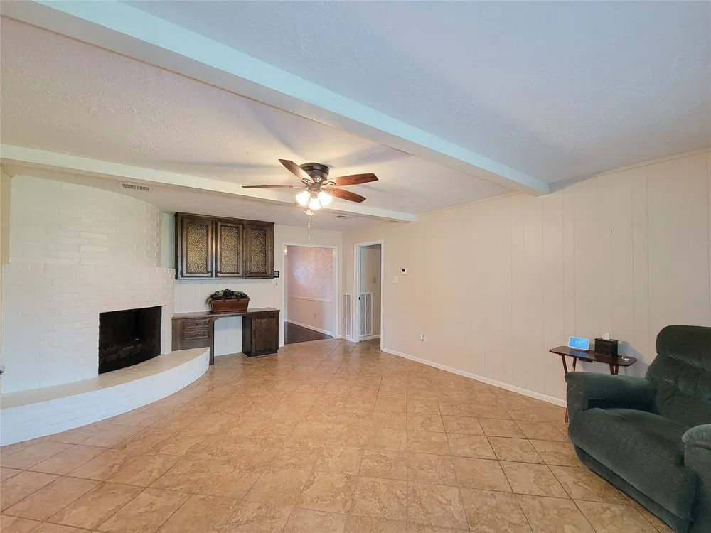 9202 Benning Dr, Houston, TX 77031