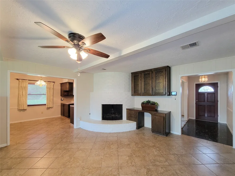 9202 Benning Dr, Houston, TX 77031