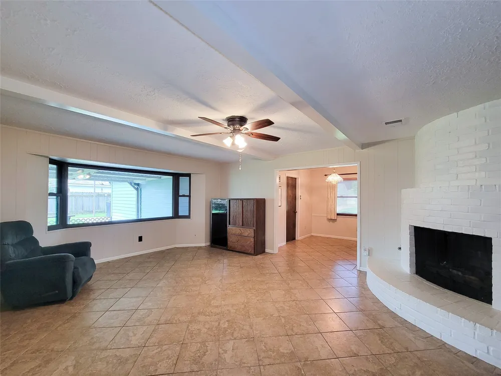 9202 Benning Dr, Houston, TX 77031