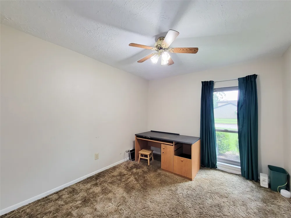 9202 Benning Dr, Houston, TX 77031