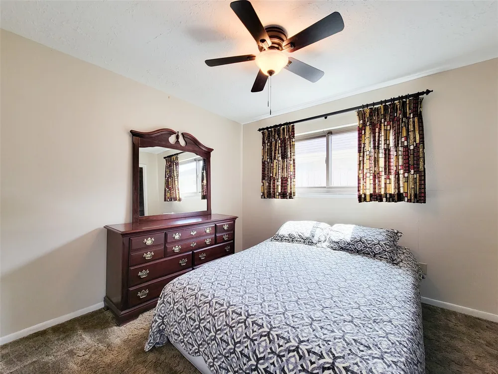 9202 Benning Dr, Houston, TX 77031