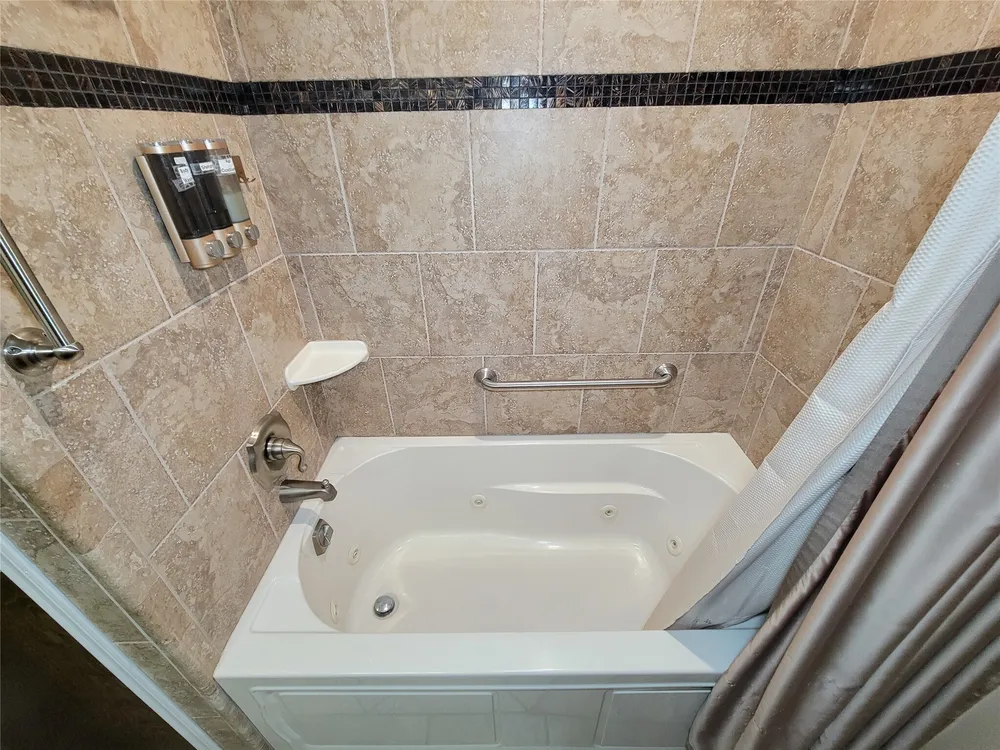 9202 Benning Dr, Houston, TX 77031