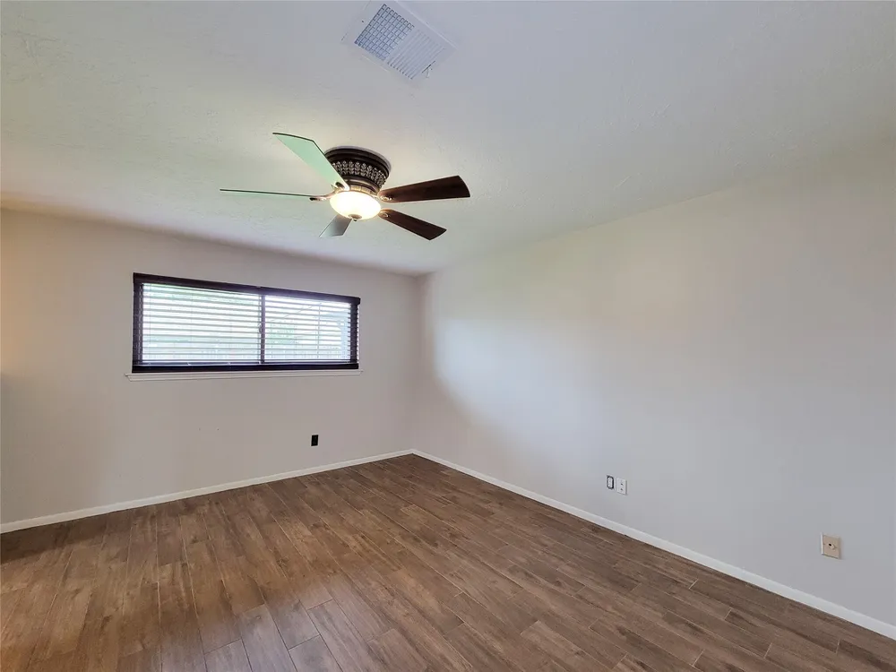 9202 Benning Dr, Houston, TX 77031