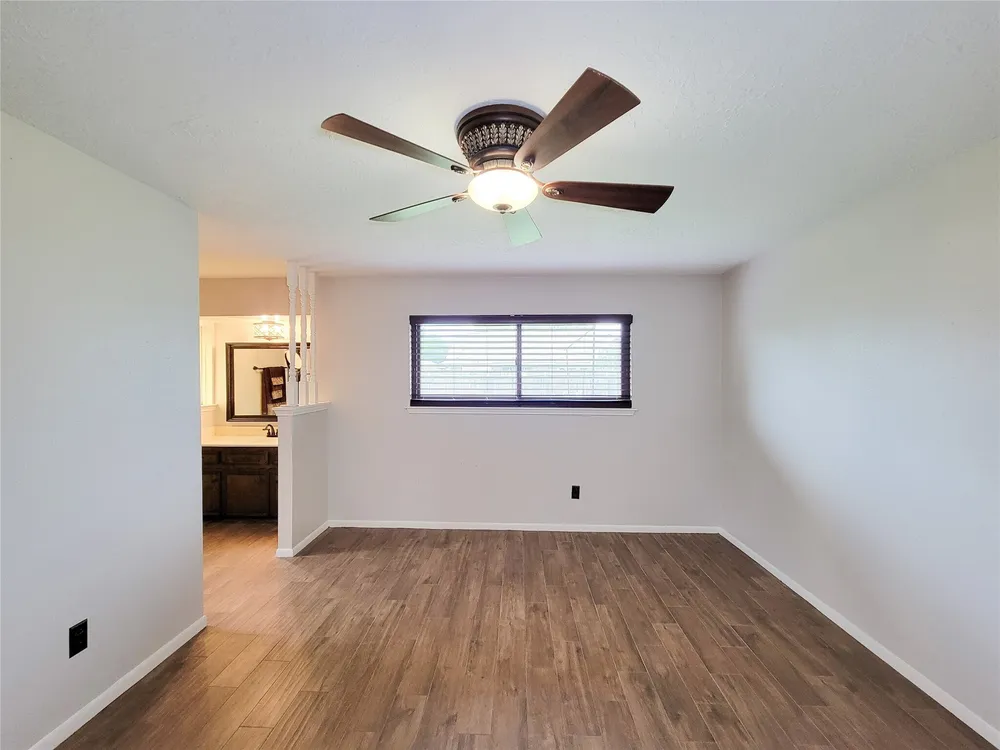 9202 Benning Dr, Houston, TX 77031