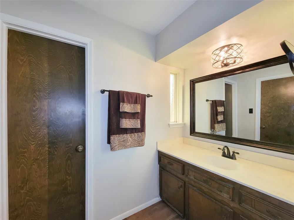 9202 Benning Dr, Houston, TX 77031