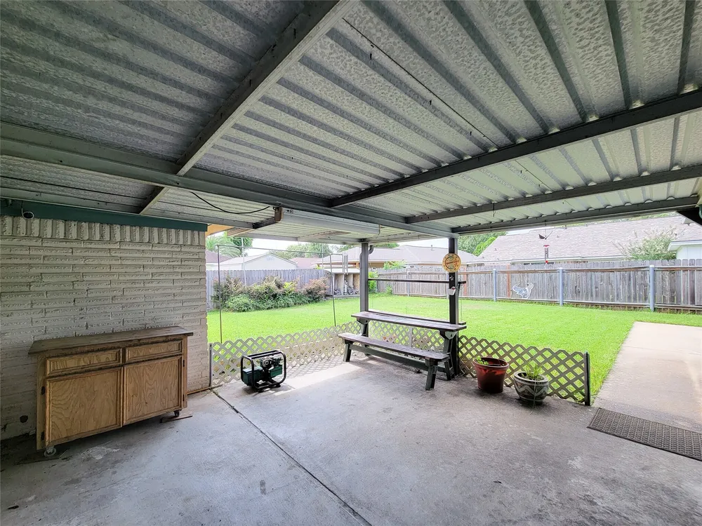 9202 Benning Dr, Houston, TX 77031