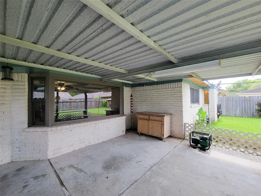 9202 Benning Dr, Houston, TX 77031