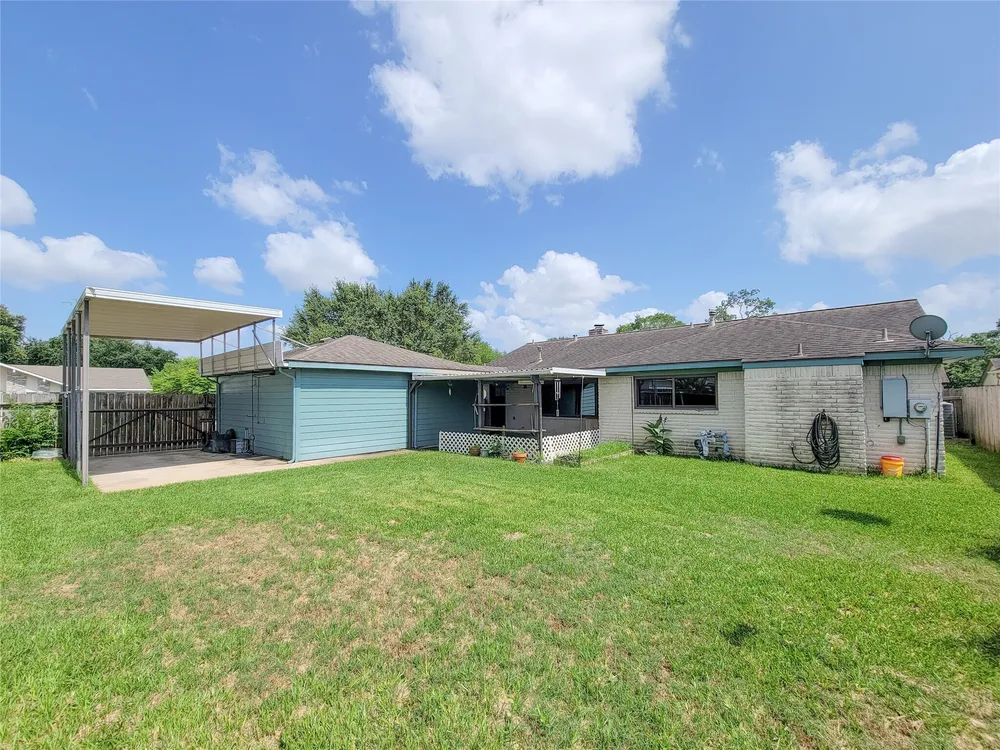 9202 Benning Dr, Houston, TX 77031