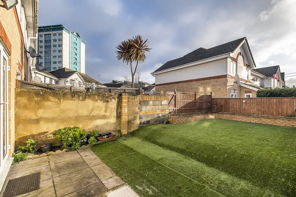 Highfield Road, Feltham, TW13 photo 9