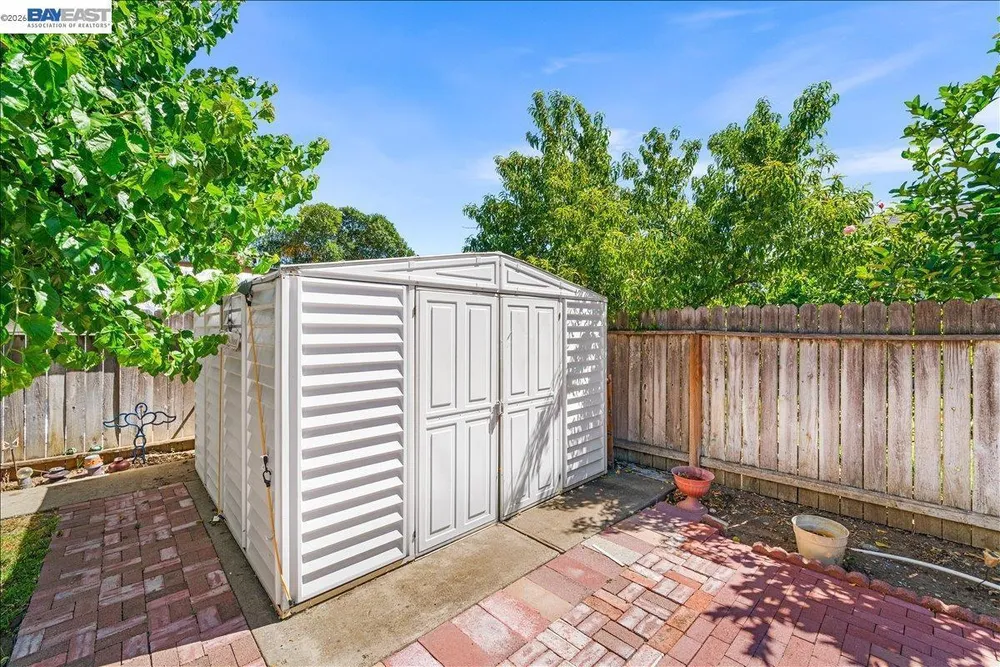 675 Alameda Dr, Livermore, CA 94551