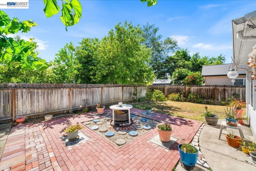 675 Alameda Dr, Livermore, CA 94551