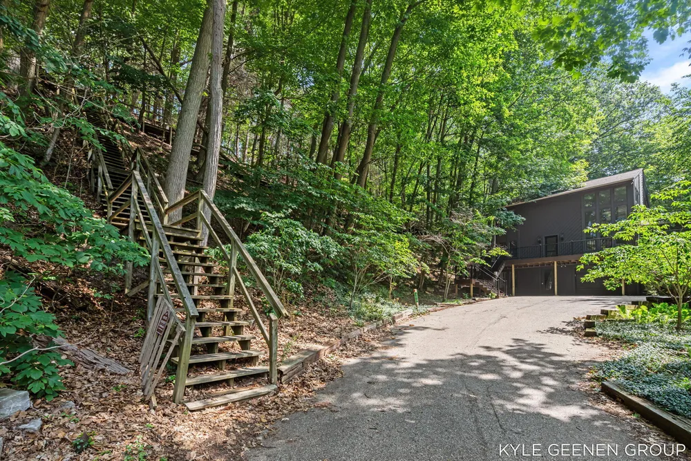 4719 Fox Hill Ln, Macatawa, MI 49434