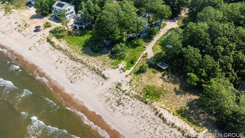 4719 Fox Hill Ln, Macatawa, MI 49434
