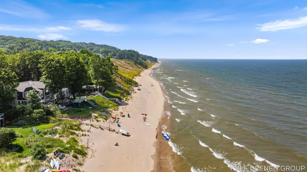 4719 Fox Hill Ln, Macatawa, MI 49434