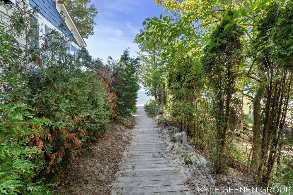 4719 Fox Hill Ln, Macatawa, MI 49434