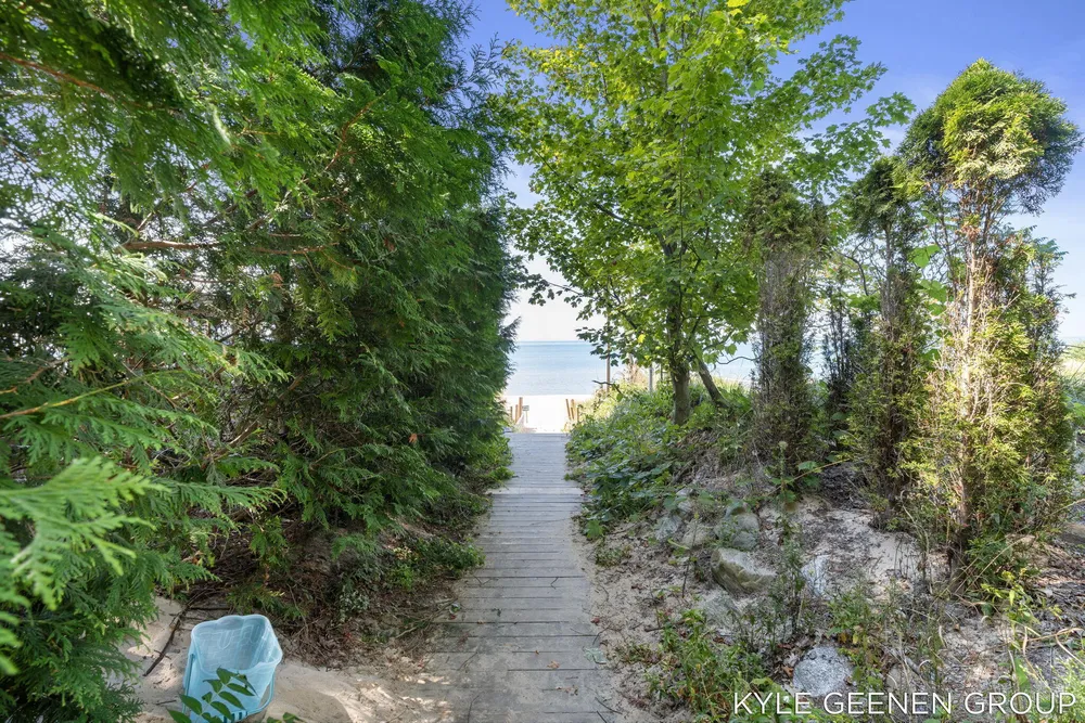 4719 Fox Hill Ln, Macatawa, MI 49434
