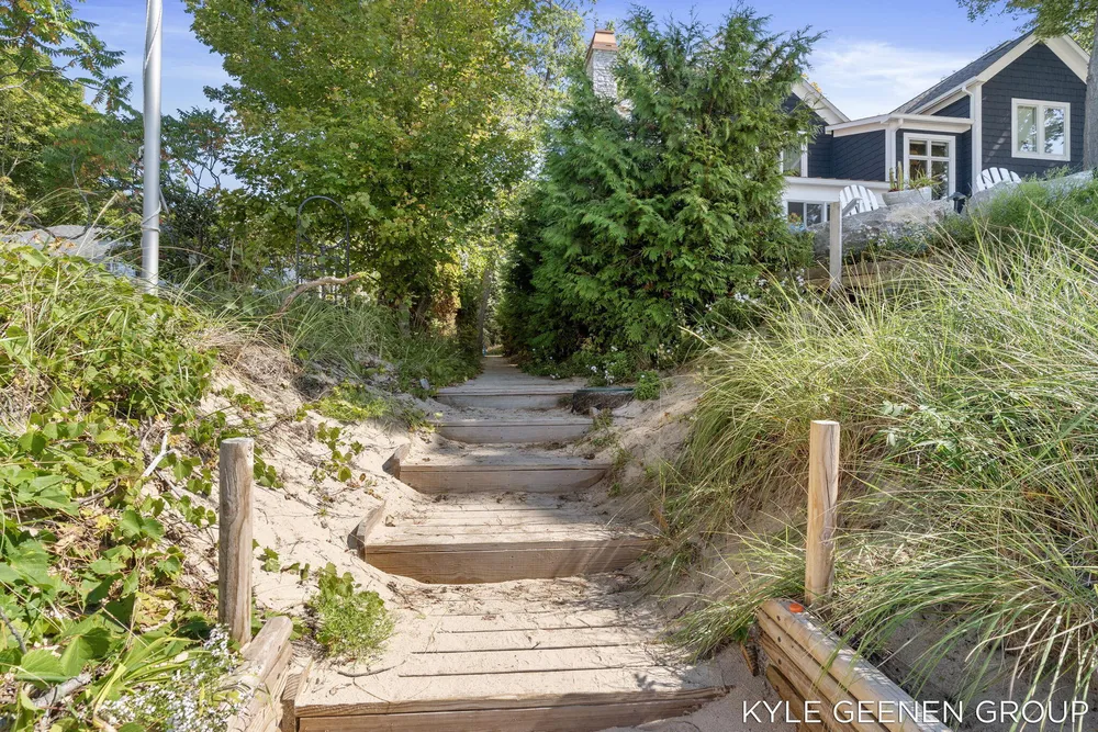 4719 Fox Hill Ln, Macatawa, MI 49434