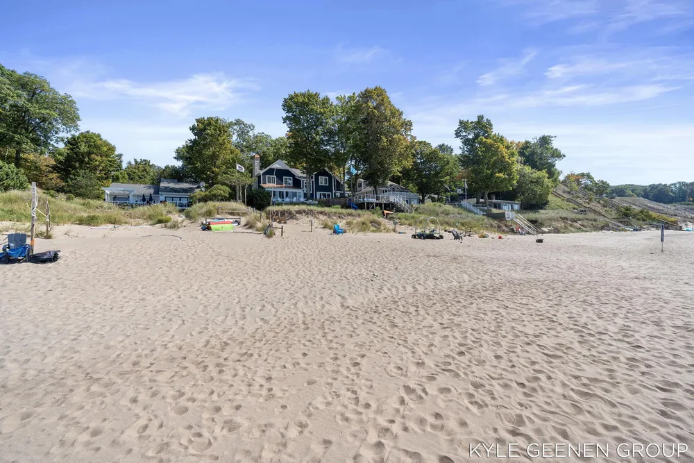 4719 Fox Hill Ln, Macatawa, MI 49434