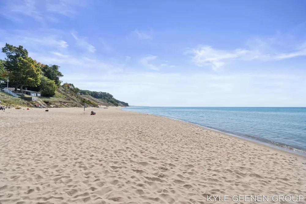 4719 Fox Hill Ln, Macatawa, MI 49434