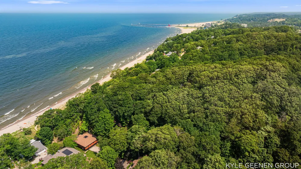 4719 Fox Hill Ln, Macatawa, MI 49434