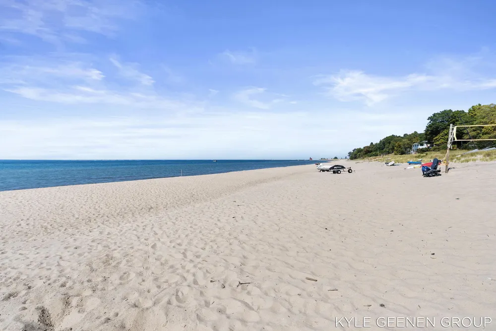 4719 Fox Hill Ln, Macatawa, MI 49434