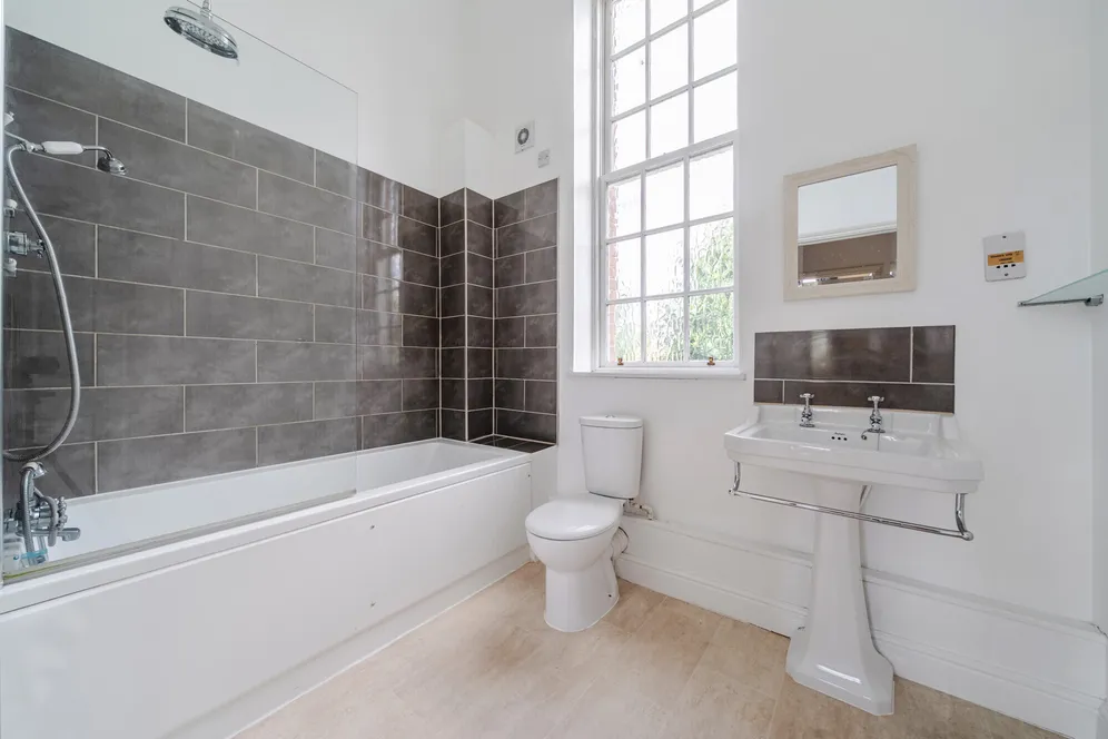Cardwells Keep, Guildford, GU2 photo 8