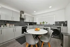 Seymours, HARLOW