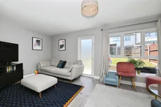 Seymours, HARLOW