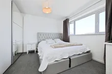 Seymours, HARLOW
